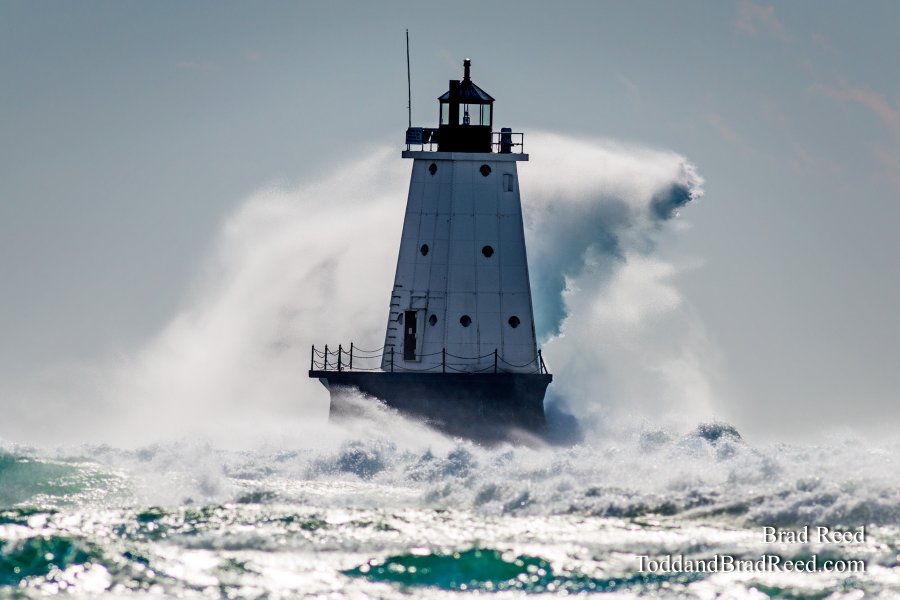 Waves at Ludington Lighthouse (2524)