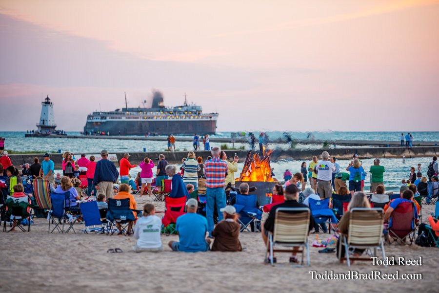 Bonfire and Music on Stearns Beach (9357)